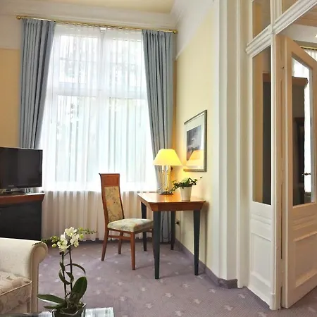 Hotel Oasis Hotel 4*